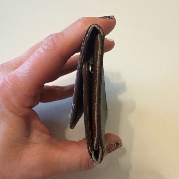 Authentic Louis Vuitton Monogram Ebene key case 4 holders - Picture 10 of 11